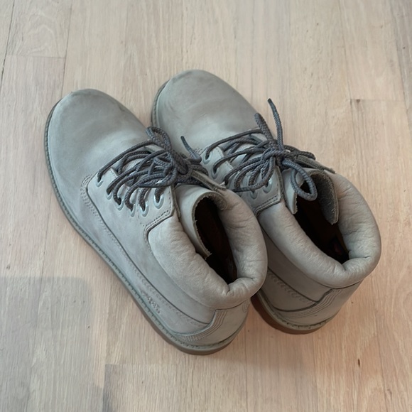 Gray Timberland waterproof boots. - Picture 2 of 3